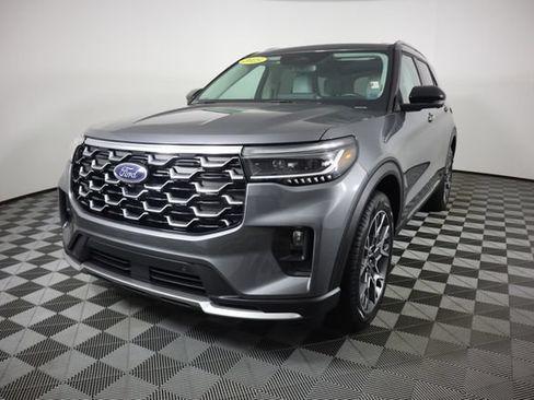 Used 2025 Ford Explorer Platinum w/ Ultimate Package AWD/4WD image 7