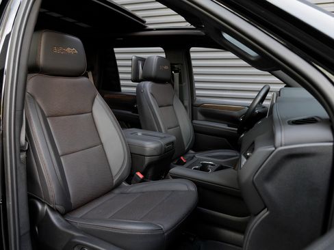 Used 2023 Chevrolet Tahoe High Country w/ Premium Package image 35