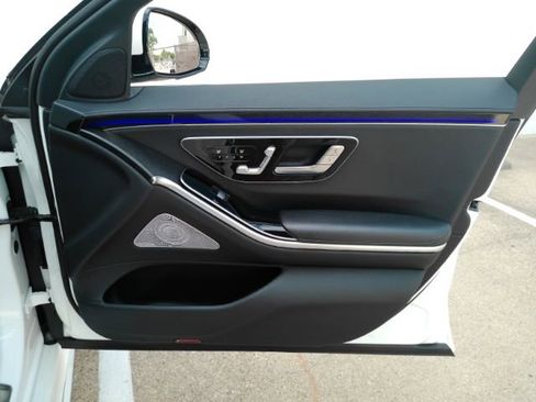 Used 2022 Mercedes-Benz S 500 4MATIC w/ AMG Line Package image 22