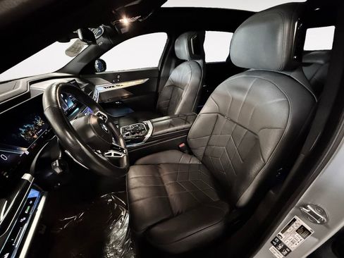 Used 2024 BMW 760i xDrive w/ Executive Package image 11