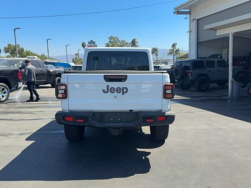 Used 2025 Jeep Gladiator Rubicon w/ Convenience Group AWD/4WD image 7