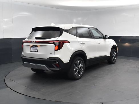Used 2024 Kia Seltos LX AWD/4WD image 5