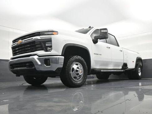 Used 2024 Chevrolet Silverado 3500 LT w/ Convenience Package AWD/4WD image 23