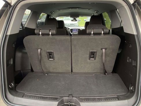 Used 2023 GMC Acadia SLE image 8