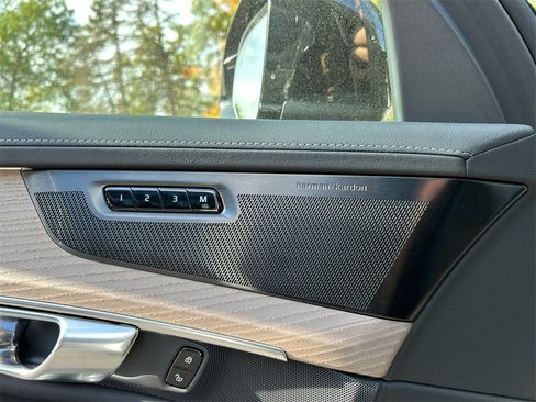 New 2026 Volvo XC90 B6 Plus w/ Protection Package Premier image 20