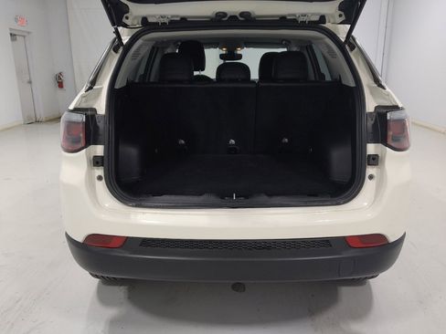 Used 2019 Jeep Compass Latitude w/ Popular Equipment Group AWD/4WD image 29