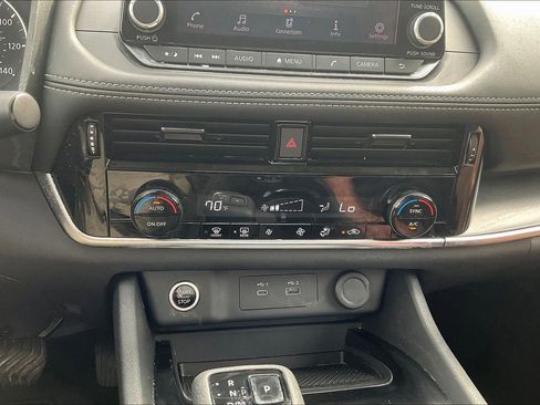 Certified 2023 Nissan Rogue SV image 38