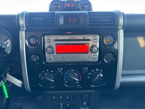 Used 2014 Toyota FJ Cruiser 4WD image 23