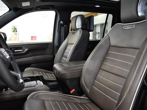 Used 2026 GMC Yukon XL Denali Ultimate AWD/4WD image 11