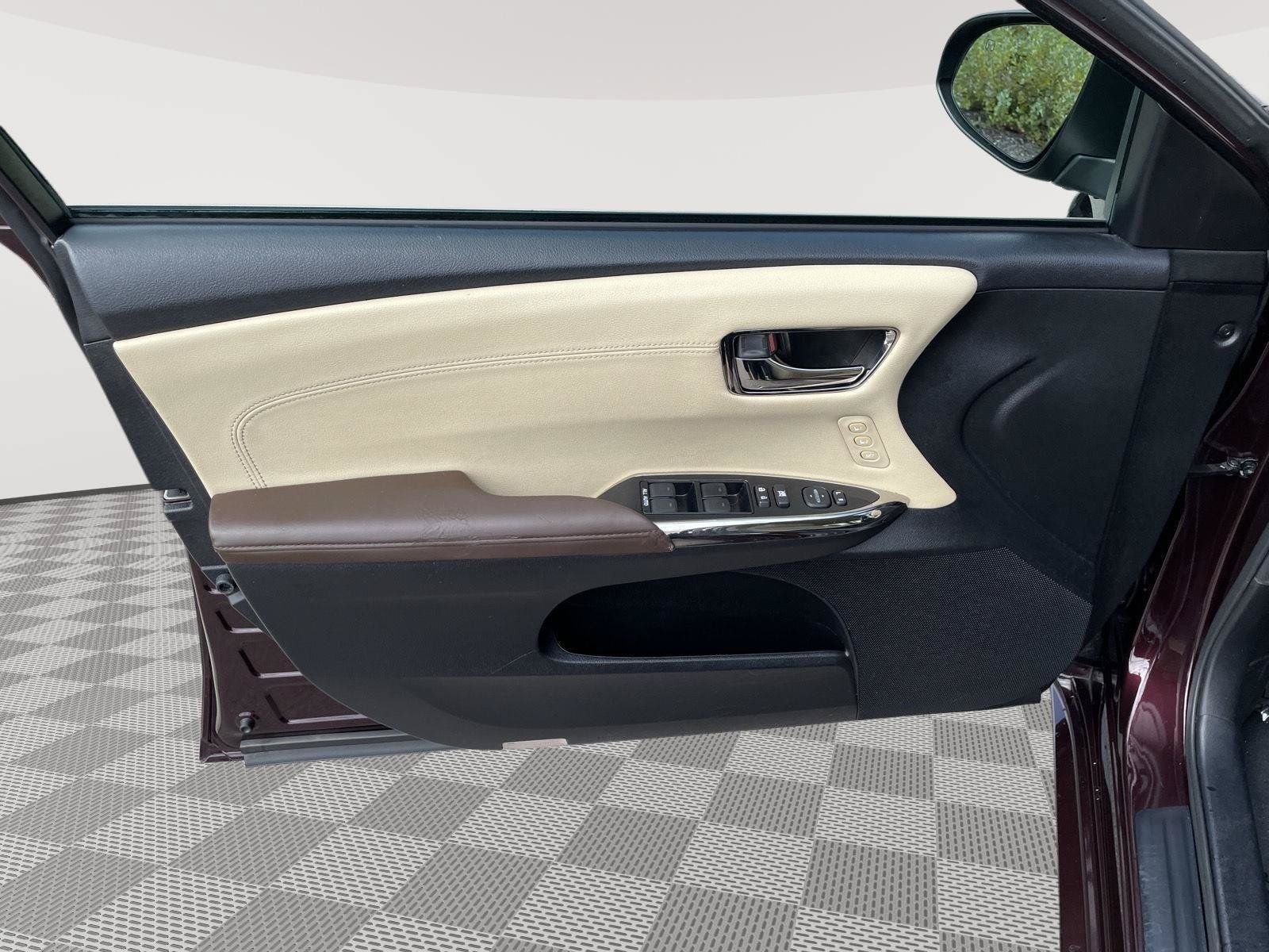 Used 2015 Toyota Avalon XLE Touring FWD image 25