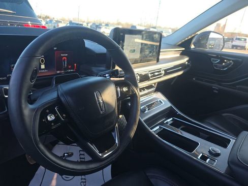 Used 2025 Lincoln Aviator 2WD image 17