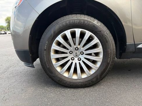 Used 2012 Lincoln MKX FWD image 12
