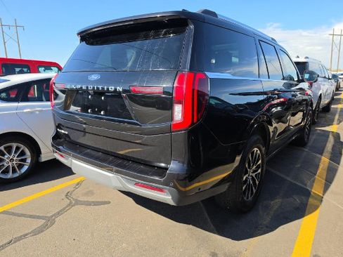 Used 2025 Ford Expedition Platinum AWD/4WD image 5