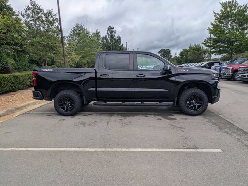 Used 2021 Chevrolet Silverado 1500 LT Trail Boss w/ Convenience Package II AWD/4WD image 3