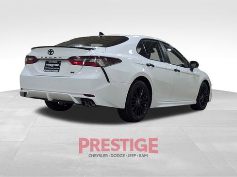 Used 2022 Toyota Camry SE image 6