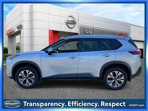 Certified 2022 Nissan Rogue SV w/ SV Premium Package image 7