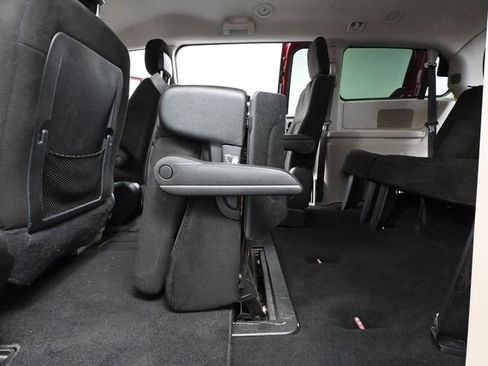 Used 2014 Dodge Grand Caravan SXT w/ Rear Park Assist Package image 34