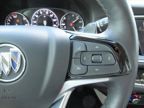 Used 2022 Buick Enclave Premium w/ Surround and Sites Package AWD/4WD image 23