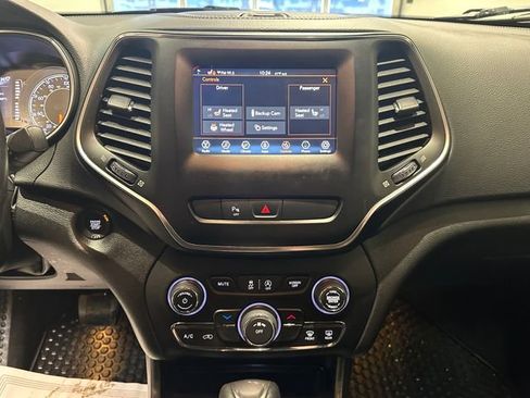 Used 2019 Jeep Cherokee Latitude Plus w/ Cold Weather Group image 10