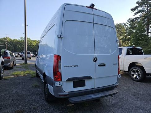 Used 2022 Mercedes-Benz Sprinter 2500 image 9