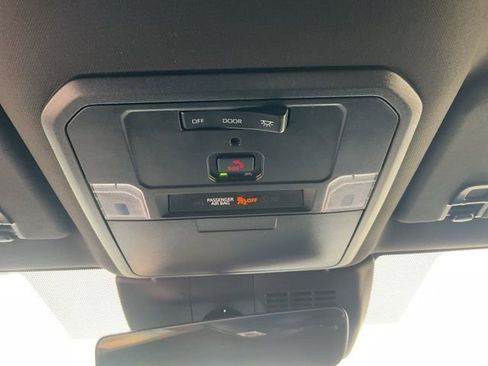 Used 2025 Toyota Tacoma TRD Off-Road image 14