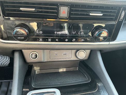 Certified 2021 Nissan Rogue SV AWD/4WD image 18