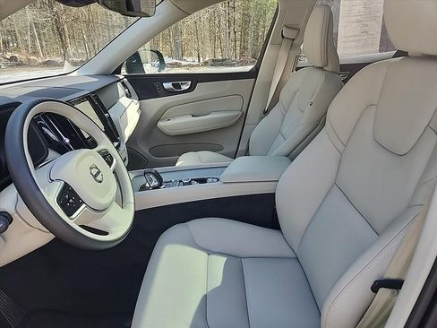 Certified 2025 Volvo XC60 B5 Plus AWD/4WD image 26
