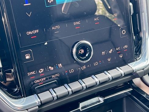 New 2025 GMC Yukon XL Denali image 26