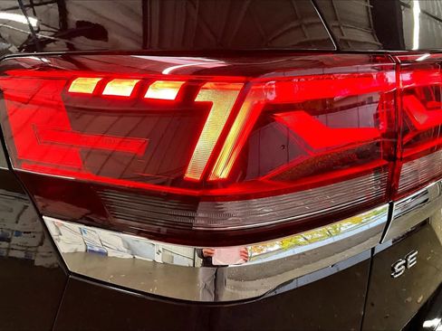 Used 2025 Volkswagen Atlas SE w/ Black Wheel Package image 30