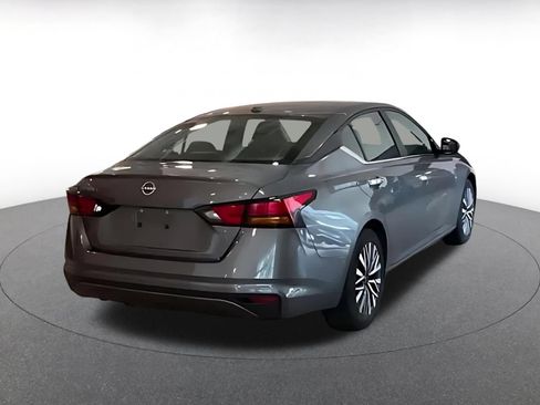Used 2025 Nissan Altima 2.5 SV FWD image 10