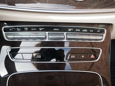 Used 2022 Mercedes-Benz E 450 4MATIC Cabriolet image 18