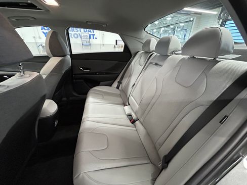 Used 2025 Hyundai Elantra Limited image 14