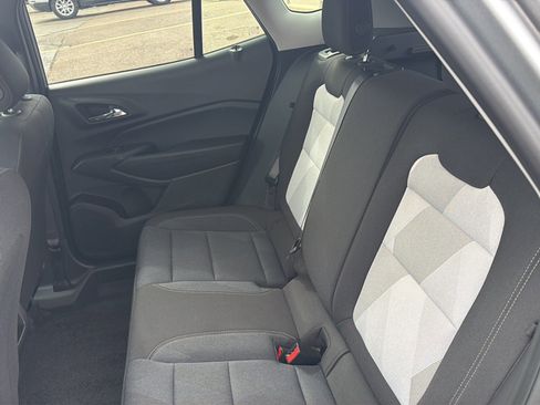 Used 2024 Chevrolet Trax LS w/ LS Convenience Package FWD image 16