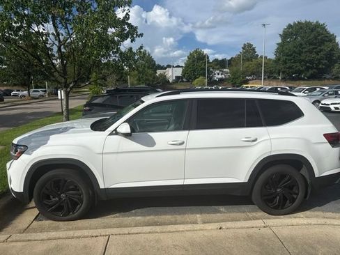 Used 2023 Volkswagen Atlas SE w/ Black Wheel Package AWD/4WD image 13