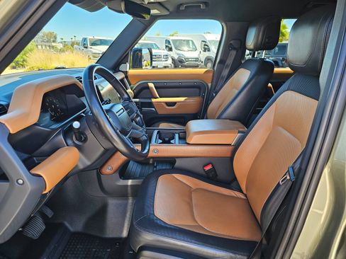 Used 2023 Land Rover Defender 130 X-Dynamic SE AWD/4WD image 21