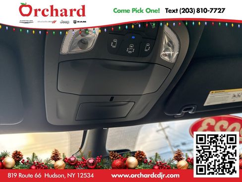 Used 2023 Chrysler Pacifica Touring image 32