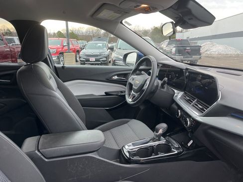 Used 2024 Chevrolet Trax LT w/ Driver Confidence Package image 2