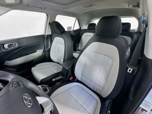 New 2025 Hyundai Venue SEL FWD image 29
