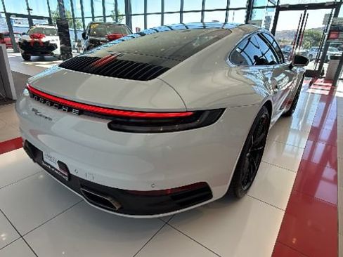 Used 2024 Porsche 911 Carrera RWD image 3