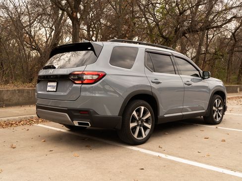 Certified 2025 Honda Pilot Elite image 9