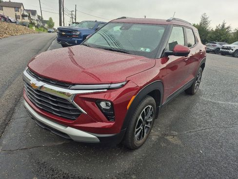 Used 2024 Chevrolet TrailBlazer LT w/ LT Cold Weather Package AWD/4WD image 3