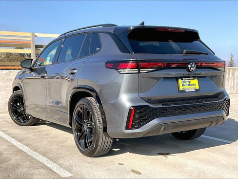 New 2026 Volkswagen Tiguan SE R-Line FWD image 2