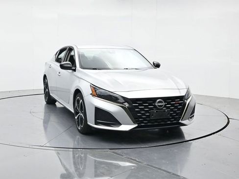 Used 2024 Nissan Altima 2.5 SR FWD image 4