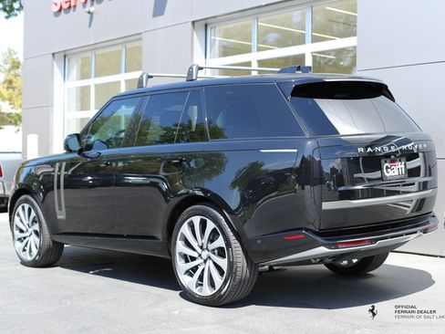 Used 2025 Land Rover Range Rover Autobiography image 5