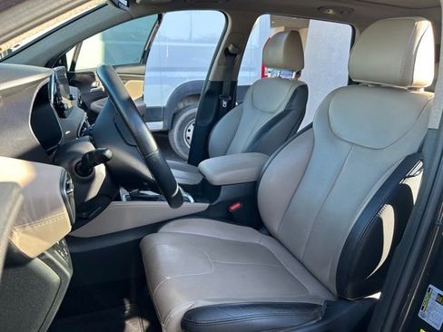 Used 2020 Hyundai Santa Fe Limited image 6