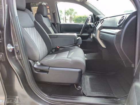 Used 2021 Toyota Tundra SR5 AWD/4WD image 31