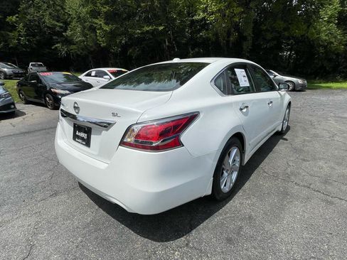 Used 2015 Nissan Altima 2.5 SL w/ Technology Package FWD image 8