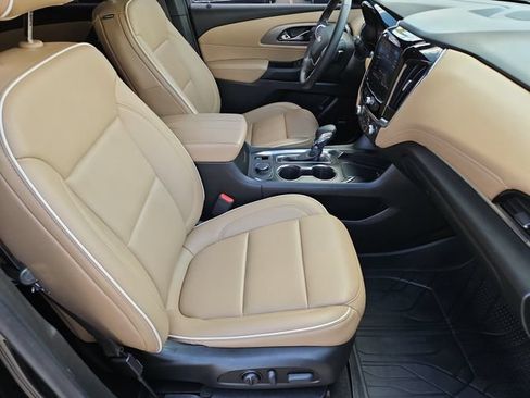 Used 2023 Chevrolet Traverse Premier w/ LPO, Floor Liner Package FWD image 12
