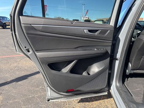 Used 2024 Volkswagen Atlas Cross Sport SE image 34