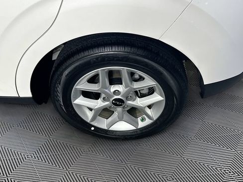 Used 2025 Kia Soul LX w/ LX Technology Package FWD image 33